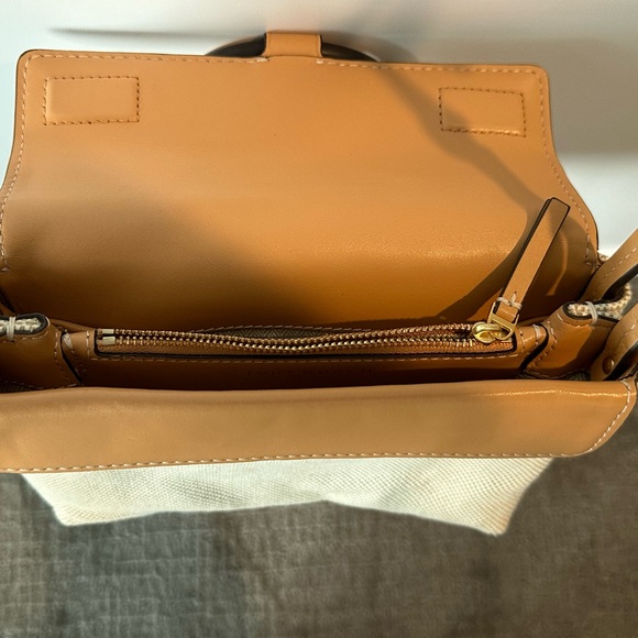 Tory Burch Miller Canvas & Leather Crossbody bag. - Picture 4 of 7